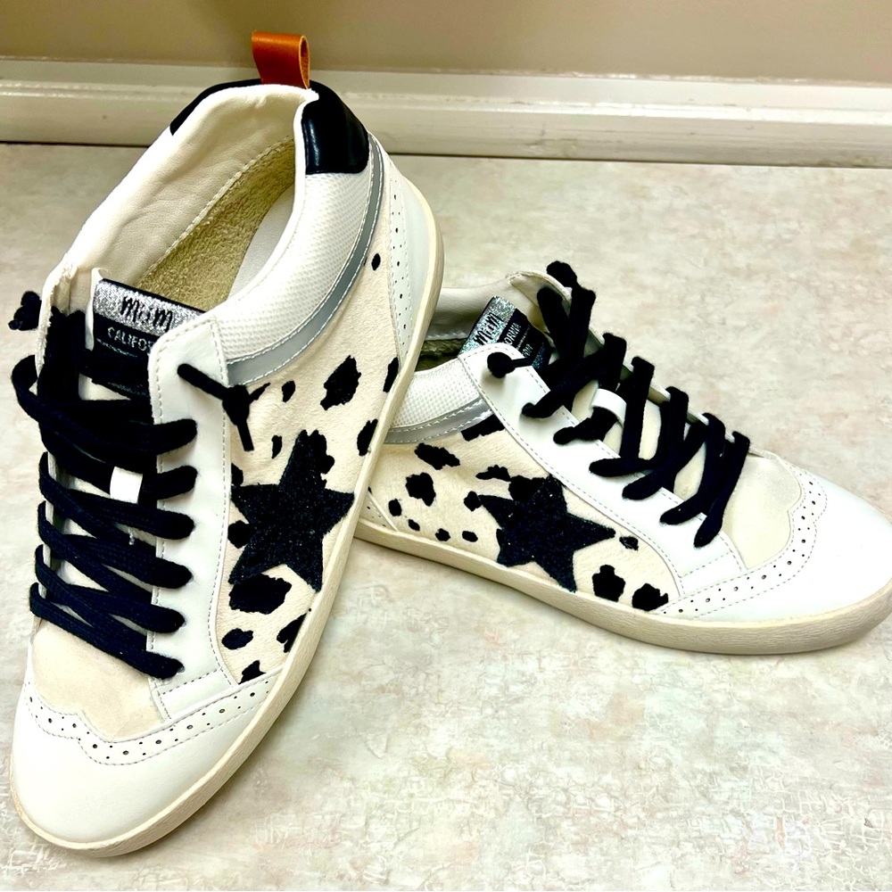 Women’s Mi,iM midtop sneakers. Sz 8. New without box